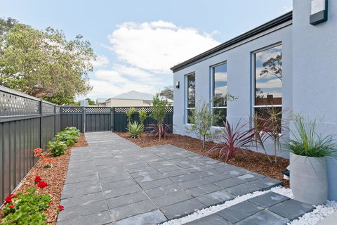 Modern And Spacious Home Near Curtin University - Holiday Adelaide 2