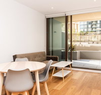 Modern Apartment in Darling Harbour - Holiday Adelaide