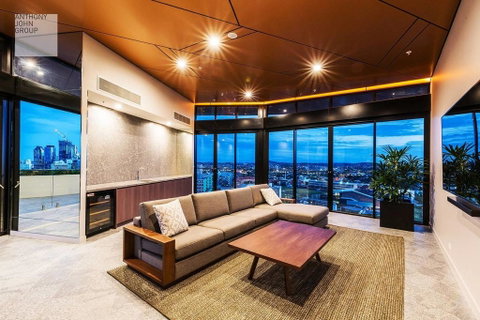 Modern Apartment In South Brisbane Infinity Pool - Holiday Adelaide 3