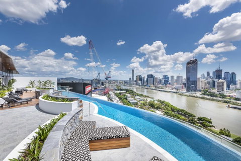 Modern Apartment In South Brisbane Infinity Pool - Holiday Adelaide 2