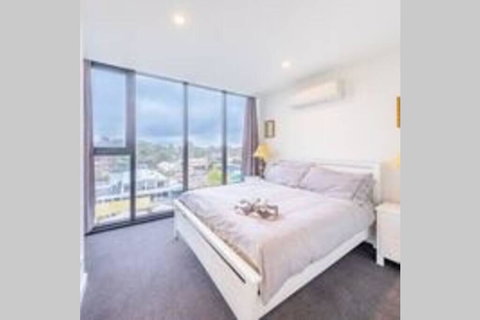 Modern Luxury 3 Bedroom Apartment With Sea Views - Holiday Adelaide 0