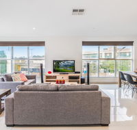 Modern Unit With Balconies Near Melbourne Airport - Holiday Adelaide