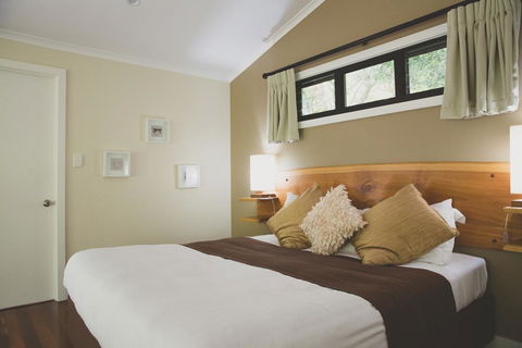 Montague's Of Montville - Holiday Adelaide 1