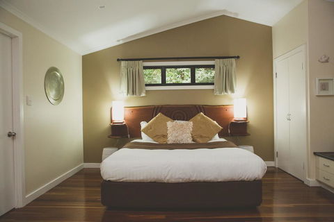 Montague's Of Montville - Holiday Adelaide 3