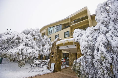 Mt Buller Chalet Hotel & Suites - Holiday Adelaide 0