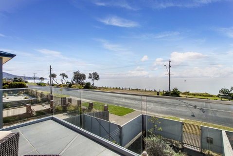 Nautilus 1 Luxury Retreat - Modern Beachfront Townhouse, WiFi, Water Views - Holiday Adelaide 1