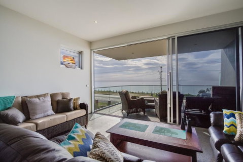 Nautilus 1 Luxury Retreat - Modern Beachfront Townhouse, WiFi, Water Views - Holiday Adelaide 3