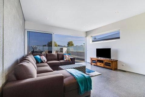 Nautilus 1 Luxury Retreat - Modern Beachfront Townhouse, WiFi, Water Views - Holiday Adelaide 2