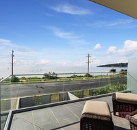 Nautilus 1 Luxury Retreat - Modern beachfront townhouse WiFi water views - Holiday Adelaide