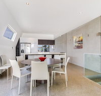 Nautilus 2 Luxury Retreat - Modern beachfront townhouse WiFi water views - Holiday Adelaide
