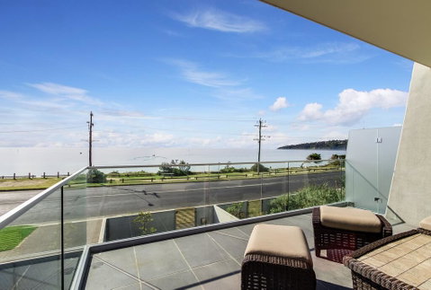 Nautilus 2 Luxury Retreat - Modern Beachfront Townhouse, WiFi, Water Views - Holiday Adelaide 2