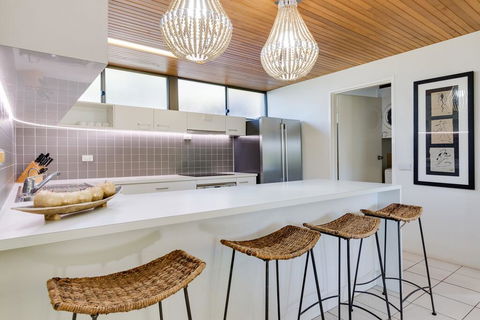 Nautilus Beachfront Villas & Spa - Holiday Adelaide 3