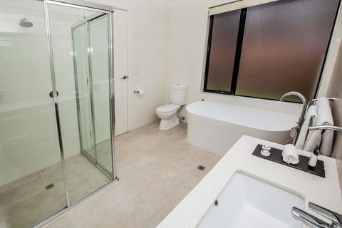 Neagles Retreat Villas - Holiday Adelaide 2