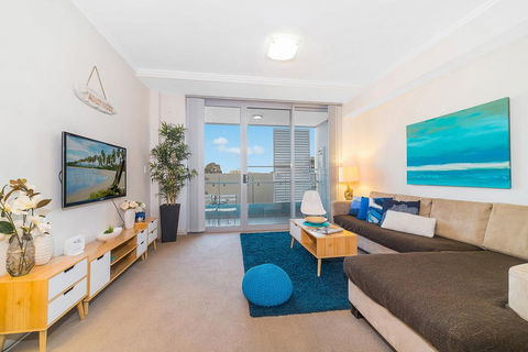 Near Airport & Train Station Stylish Two-Story Apartment - Holiday Adelaide 0