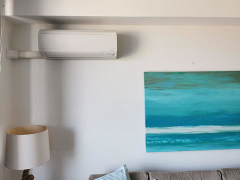 Near Airport & Train Station Stylish Two-Story Apartment - Holiday Adelaide 2