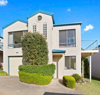NELSON COVE 2 - Townhouse a Short Walk to Town - Holiday Adelaide