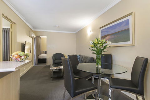 The Peninsula Riverside Serviced Apartments - Holiday Adelaide 20