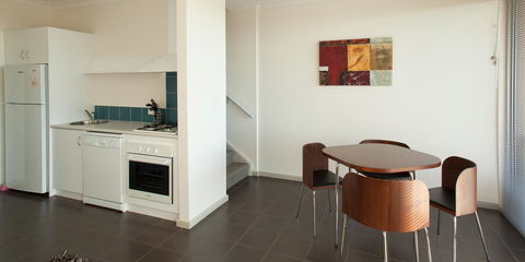 Cosy Corner Sea View Apartments - Holiday Adelaide 13