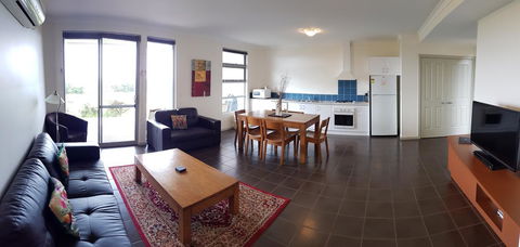 Cosy Corner Sea View Apartments - Holiday Adelaide 4