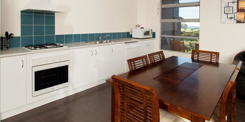 Cosy Corner Sea View Apartments - Holiday Adelaide 12