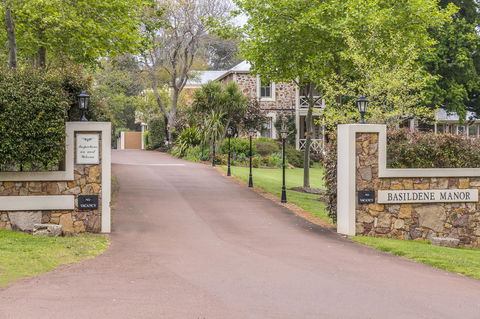 Grand Mercure Basildene Manor - Holiday Adelaide 15