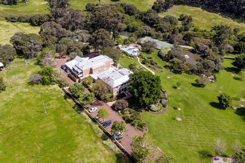 Grand Mercure Basildene Manor - Holiday Adelaide 14