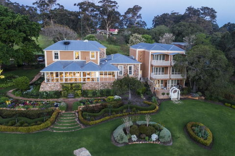 Grand Mercure Basildene Manor - Holiday Adelaide 0