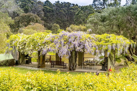 Grand Mercure Basildene Manor - Holiday Adelaide 7