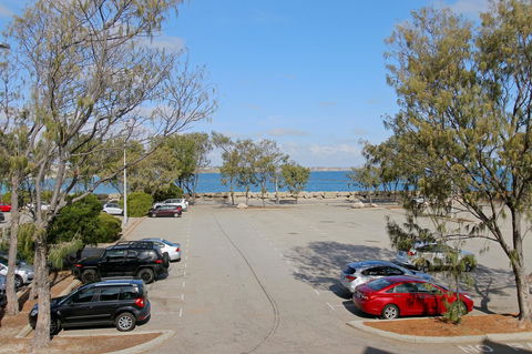 Hillarys Marina Apartment - Holiday Adelaide 0