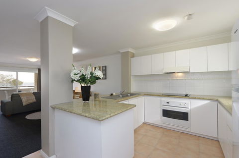 Hillarys Marina Apartment - Holiday Adelaide 16