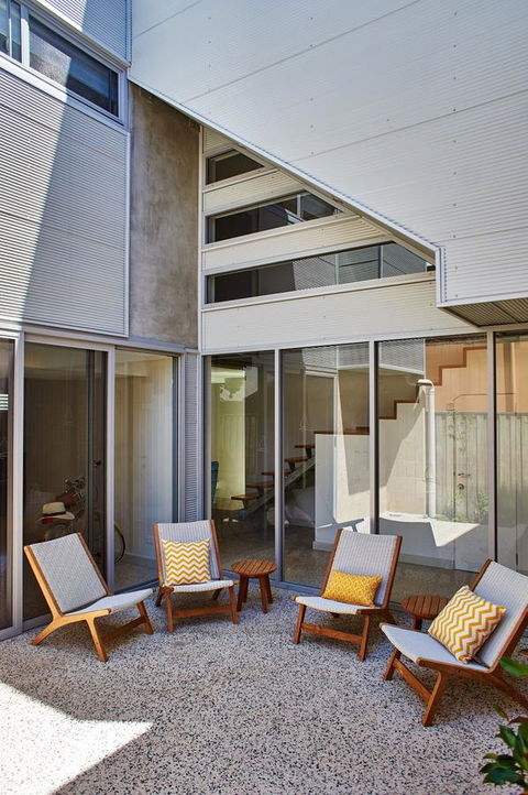 The Urban Beach House - Holiday Adelaide 11