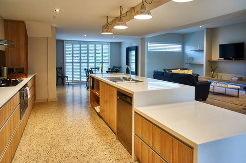 The Urban Beach House - Holiday Adelaide 8