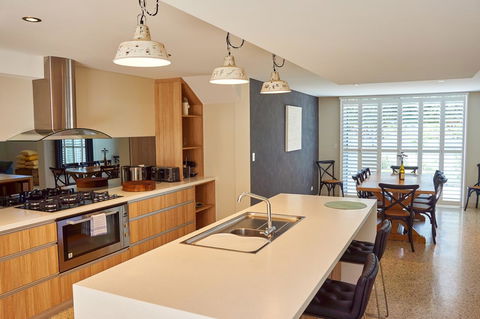 The Urban Beach House - Holiday Adelaide 4