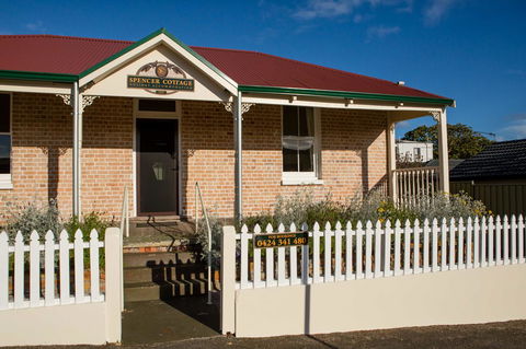 Spencer Cottage - Holiday Adelaide 10