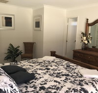Blue Lake Family Retreat - Holiday Adelaide