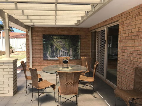 Blue Lake Family Retreat - Holiday Adelaide 8