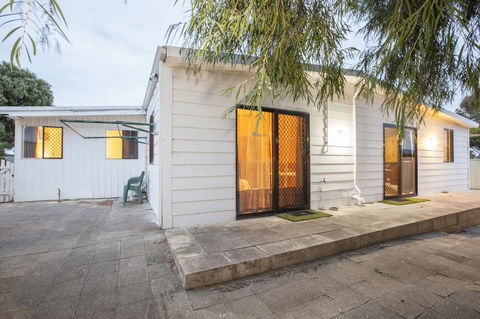 Rustic Retreat Esperance - Holiday Adelaide 32
