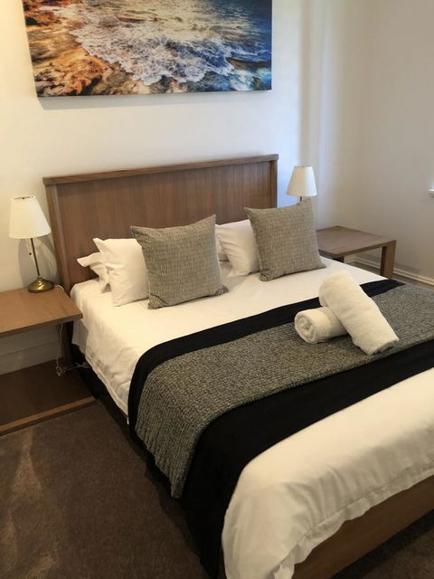 Caves Road Guest Houses - Holiday Adelaide 7