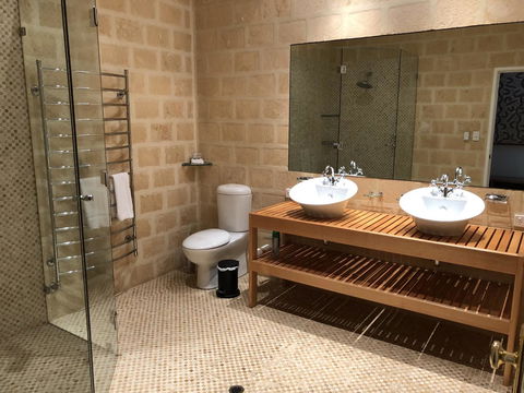 Caves Road Guest Houses - Holiday Adelaide 17