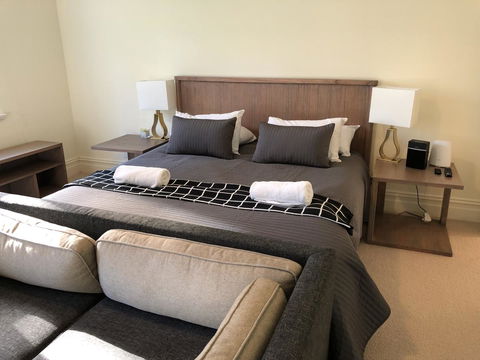 Caves Road Guest Houses - Holiday Adelaide 10