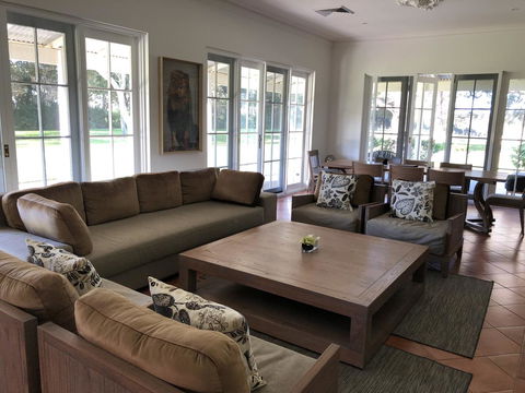 Caves Road Guest Houses - Holiday Adelaide 18