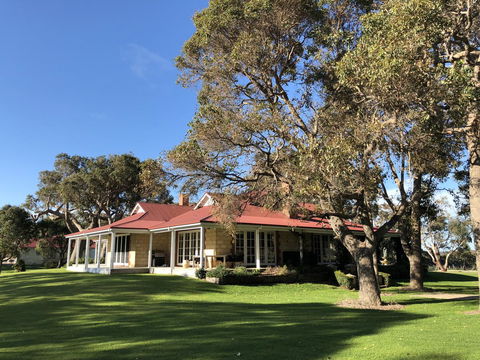 Caves Road Guest Houses - Holiday Adelaide 4
