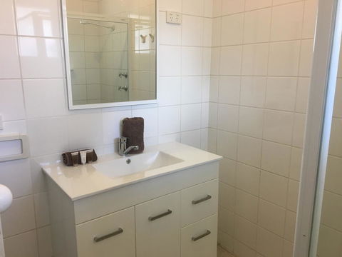 Esperance Central Accommodation - Holiday Adelaide 10