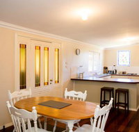 Yvonnes Rest Holiday Home - Holiday Adelaide