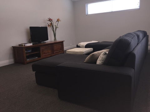 The Pool House - Fremantle - Holiday Adelaide 21