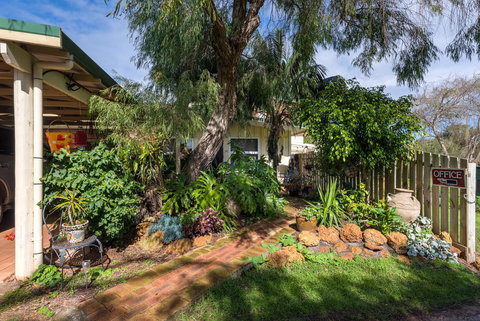 Surfside Ocean Beach Denmark Holiday Accommodation - Holiday Adelaide 5