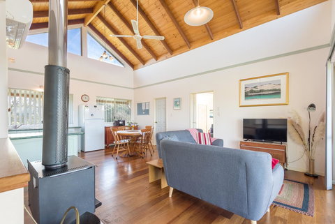 Surfside Ocean Beach Denmark Holiday Accommodation - Holiday Adelaide 23