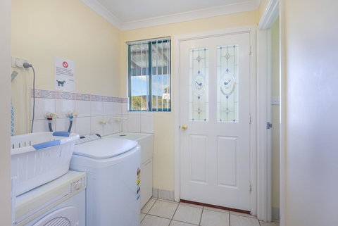 Surfside Ocean Beach Denmark Holiday Accommodation - Holiday Adelaide 25