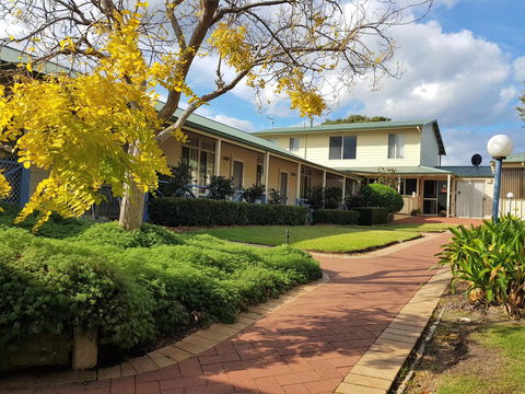 Park Avenue Holiday Units - Holiday Adelaide 0