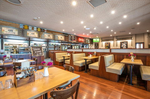 Nightcap At Wanneroo Tavern - Holiday Adelaide 30